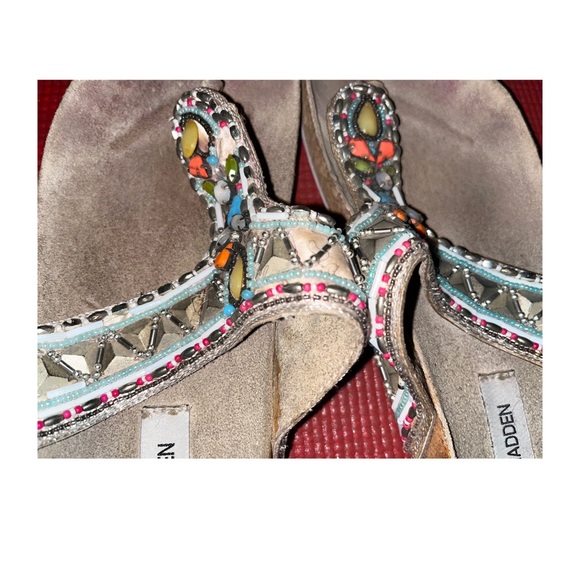 STEVE MADDEN Studded Flat Sandals - Picture 8 of 11